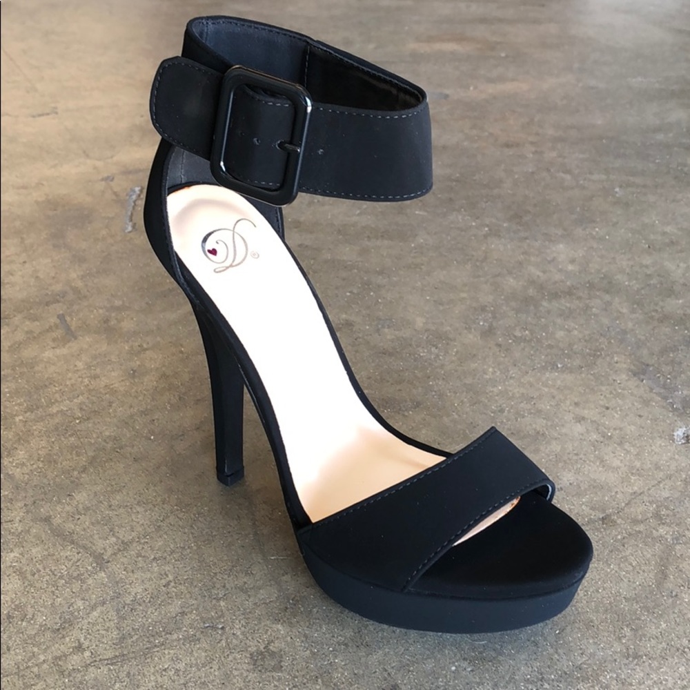 Delicious Ankle Strap Platform Heels Black